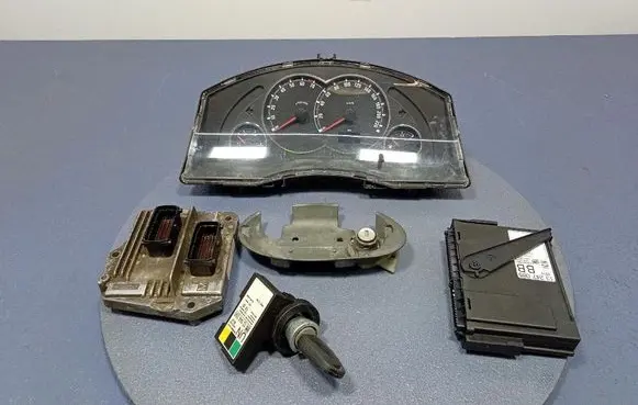 Opel Meriva A Engine control unit/module ECU 12249823
