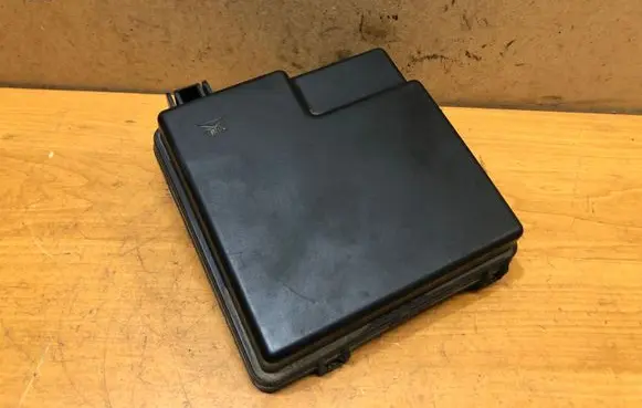 Hyundai i30 Fuse box cover