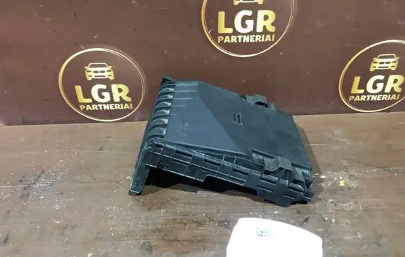 Volkswagen PASSAT B6 Fuse box cover 1K0937132F