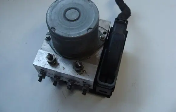 Mercedes-Benz B W245 ABS Pump A0064316312