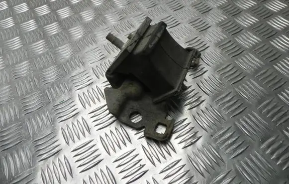 Nissan Pathfinder R51 Engine mount bracket VD10538