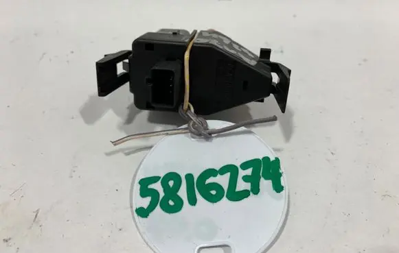 Mercedes-Benz A W168 Hazard warning light relay A1688201210 33019001