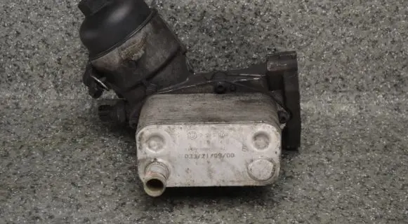 BMW 3 E46 Engine oil radiator 8792145 47006 2247204