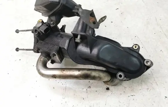 Mercedes-Benz E W211 Intake resonator A6421400087