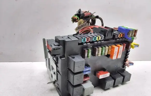 Mercedes-Benz S W221 Fuse module A2215405950 A2215451401