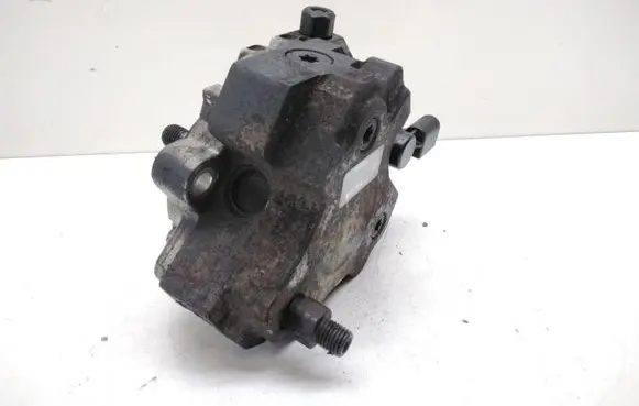 BMW X3 E83 Fuel injection high pressure pump 7798333 0445010146