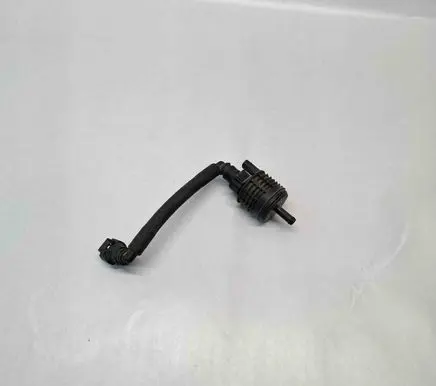 Engine mount vacuum valve