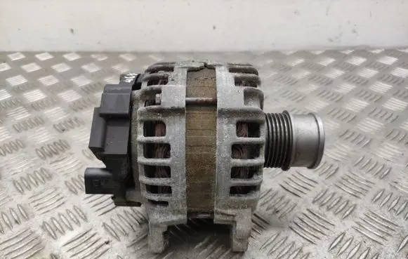 Volkswagen Golf VII Generator/alternator 04E903024S