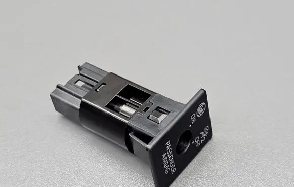 Mazda 3 III Passenger airbag on/off switch 