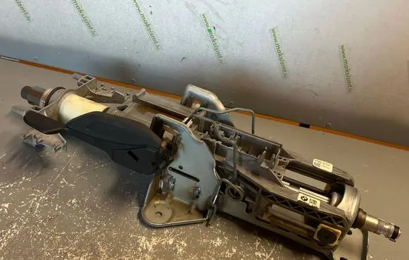 BMW 5 F10 F11 Steering wheel axle 6795345
