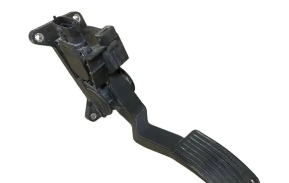 Accelerator throttle pedal