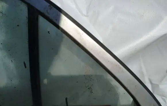 Mercedes-Benz C W202 Rear vent window glass 