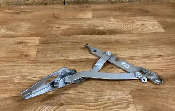 Audi A4 S4 B6 8E 8H Tailgate/trunk/boot hinge 8C5827301