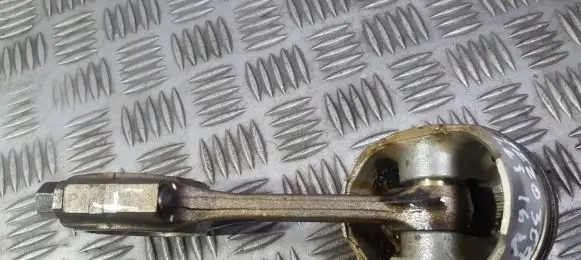 Peugeot 307 Piston with connecting rod
