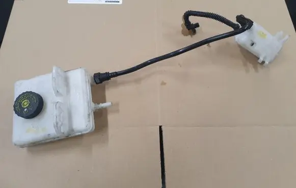 Renault Zoe Brake fluid reservoir 