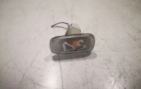 Toyota Yaris Verso Front fender indicator light