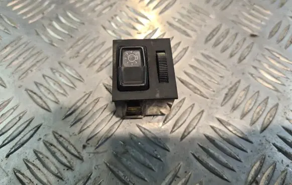 Volkswagen PASSAT B2 Light switch 321941531K