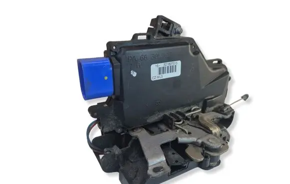 Volkswagen Touran I Front door lock 3D1837015