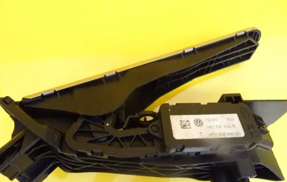 Volkswagen Golf Plus Accelerator throttle pedal 1K1721503R