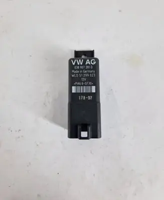 Volkswagen Golf V Glow plug pre-heat relay 038907281d