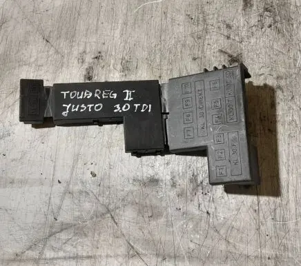 Volkswagen Touareg II Fuse module 7P0937132