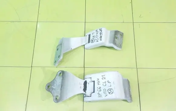Mercedes-Benz Vito Viano W447 Front door upper hinge A4477407600