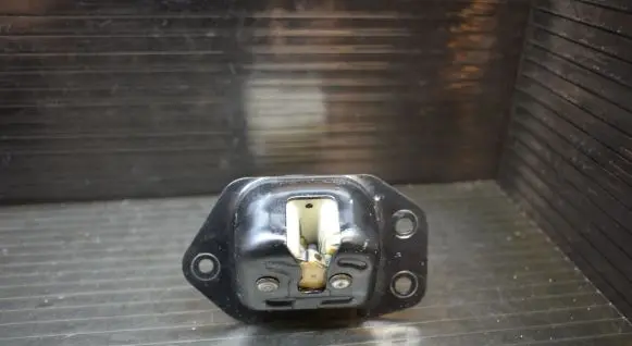 Loading door lock