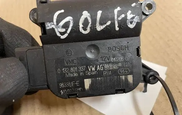 Volkswagen Golf V Air flap motor/actuator 0132801337 98338FE