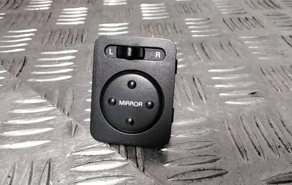 Wing mirror switch