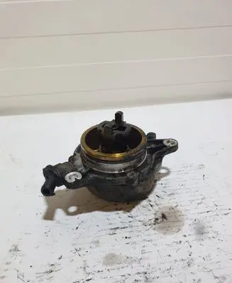 BMW 5 E60 E61 Vacuum pump 7791232 700437012 06T0183051