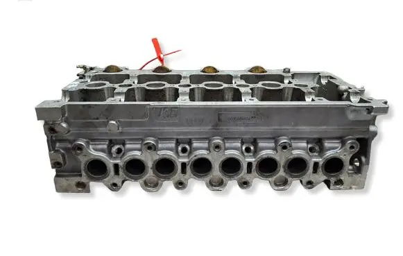 Peugeot 807 Engine head S27635316 RHW