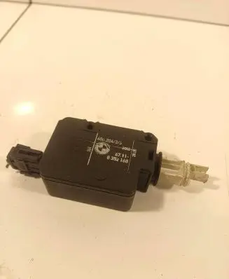 BMW 5 E39 Central locking motor 8352168 6711 40620433