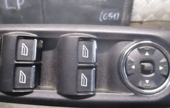 Ford Mondeo MK IV Electric window control switch 757T14A132AB