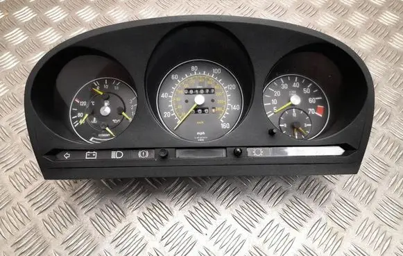 Mercedes-Benz SLC C107 Speedometer (instrument cluster) 87001021