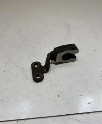 BMW 5 E60 E61 Gear shift cable bracket 24517548359