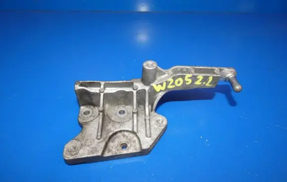 Mercedes-Benz C W205 Engine mounting bracket A6510940727