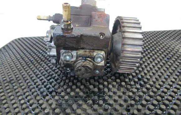 Peugeot 206 CC Fuel injection high pressure pump 9656300380