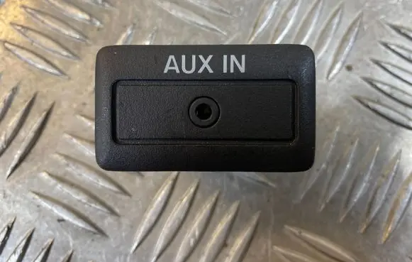 Mazda 3 II AUX in-socket connector TD7466DFX 21011A