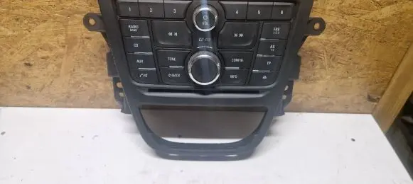Head unit multimedia control
