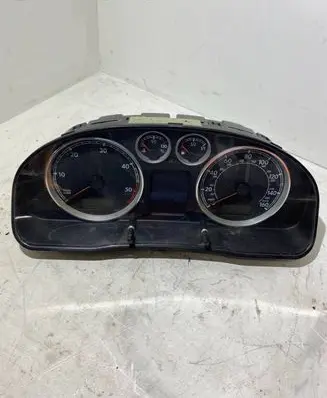 Volkswagen PASSAT B5.5 Speedometer (instrument cluster) 3B0920927A VWZ7Z0A4200611 040901132305