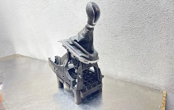 Opel Mokka Gear shifter/selector 55597658