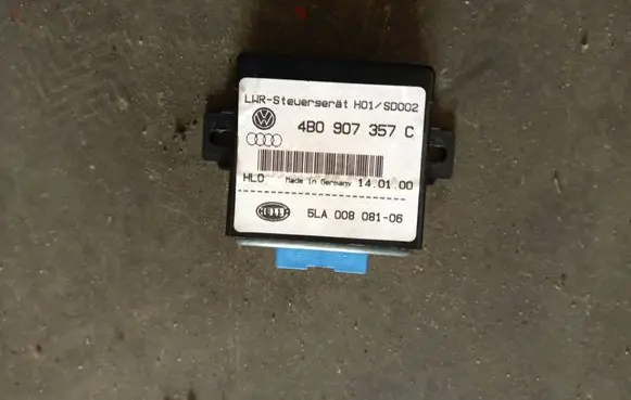 Audi A8 S8 D2 4D Light module LCM 4B0907357C 5LA00808106