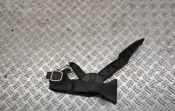 Mercedes-Benz B W245 Accelerator throttle pedal A1693000104 440300011 000258