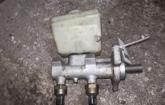 Mercedes-Benz ML W163 Master brake cylinder