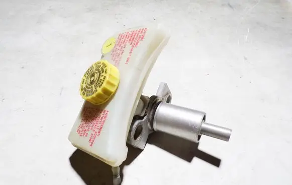 Brake fluid reservoir