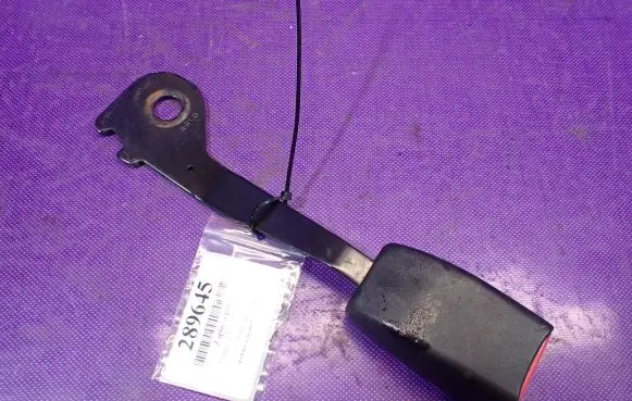 Mazda 323 F Front seatbelt buckle BAA140057