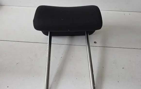 Volkswagen Tiguan Rear seat headrest 