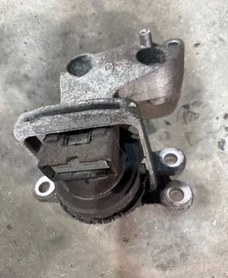 Nissan X-Trail T32 Engine mount bracket 112114BA0A