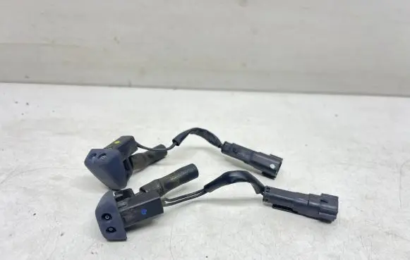 Volvo V60 Windshield washer spray nozzle 