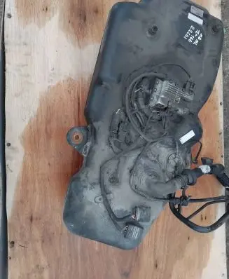 Mercedes-Benz ML W166 AdBlue liquid reservoir A1664703701 0444050060 1111215044453